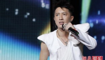 韩庚上海演唱会,燃情开唱，粉丝热情追捧”